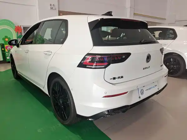 Volkswagen Golf 2025