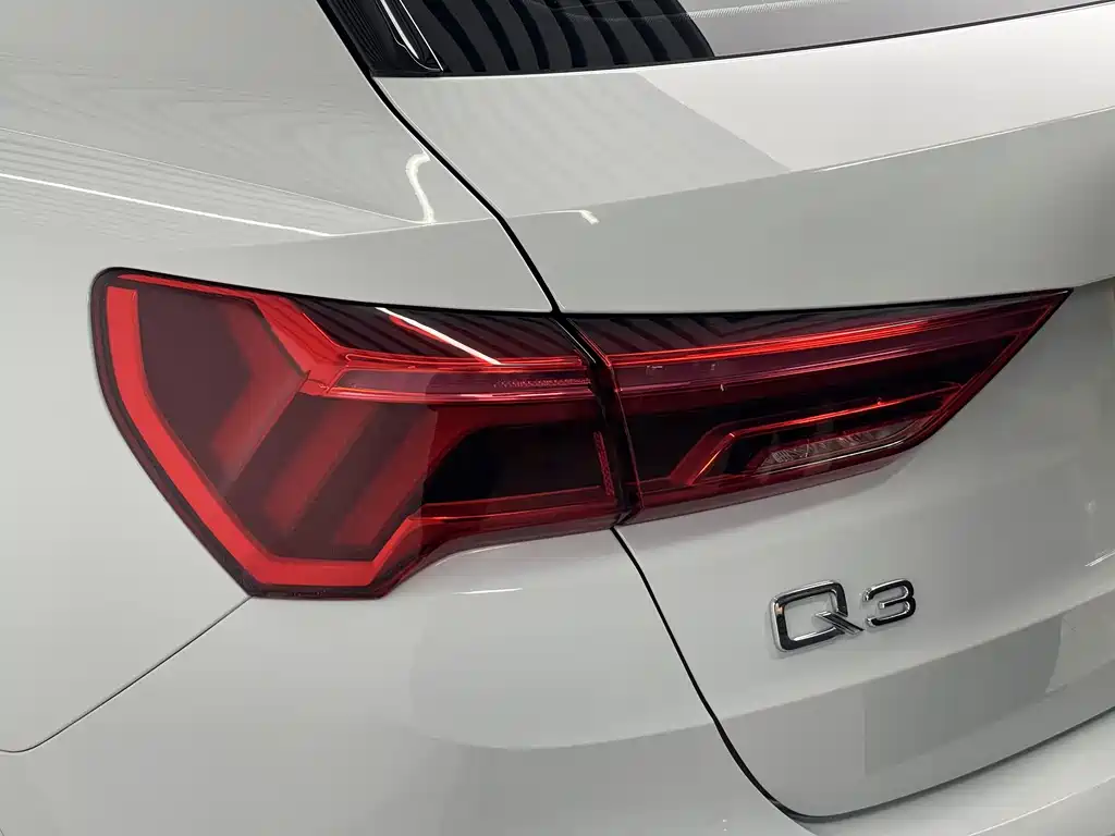 Audi Q3 2024 — фото 19