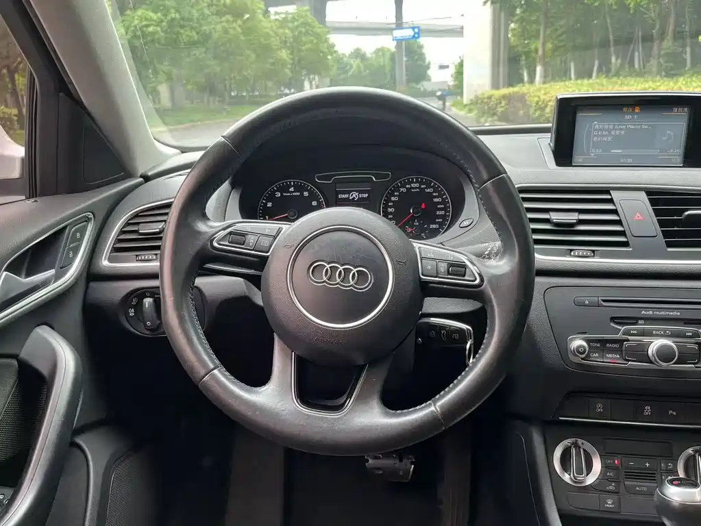 Audi Q3 2015 — фото 10