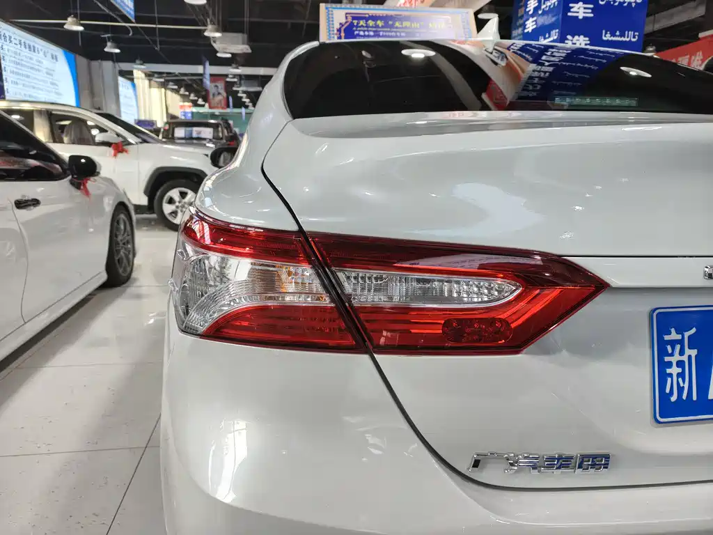 Toyota Camry 2023 — фото 17