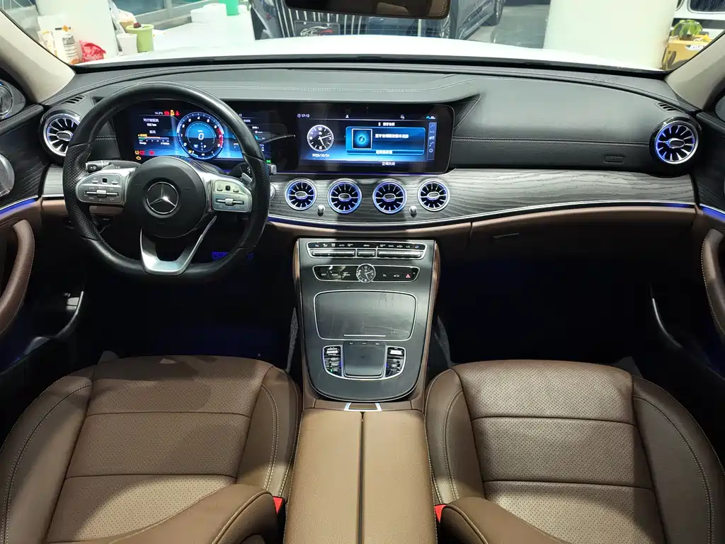 Mercedes-Benz E-Class 2019 — фото 13