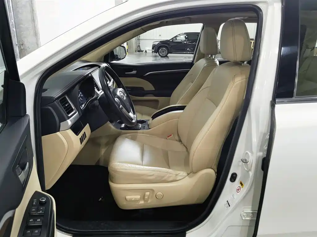 Toyota Highlander 2015 — фото 10