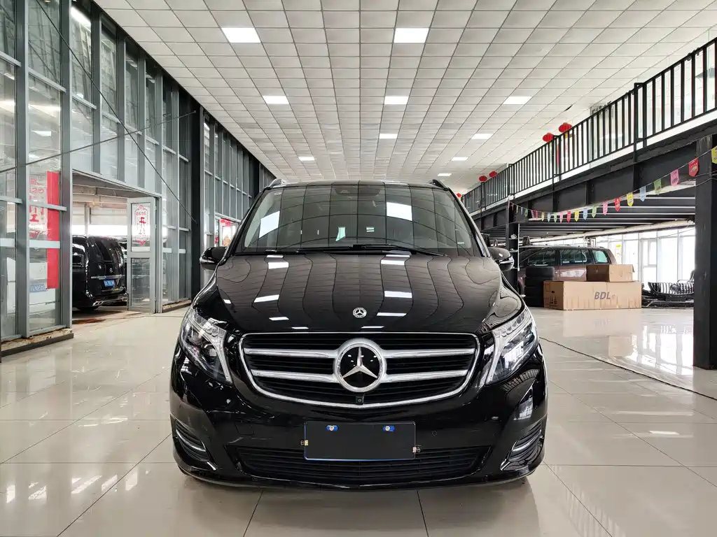 Mercedes-Benz V-Class 2019 — фото 1
