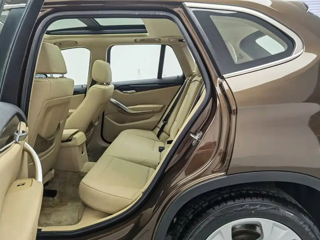 BMW X1 2012 — фото 15