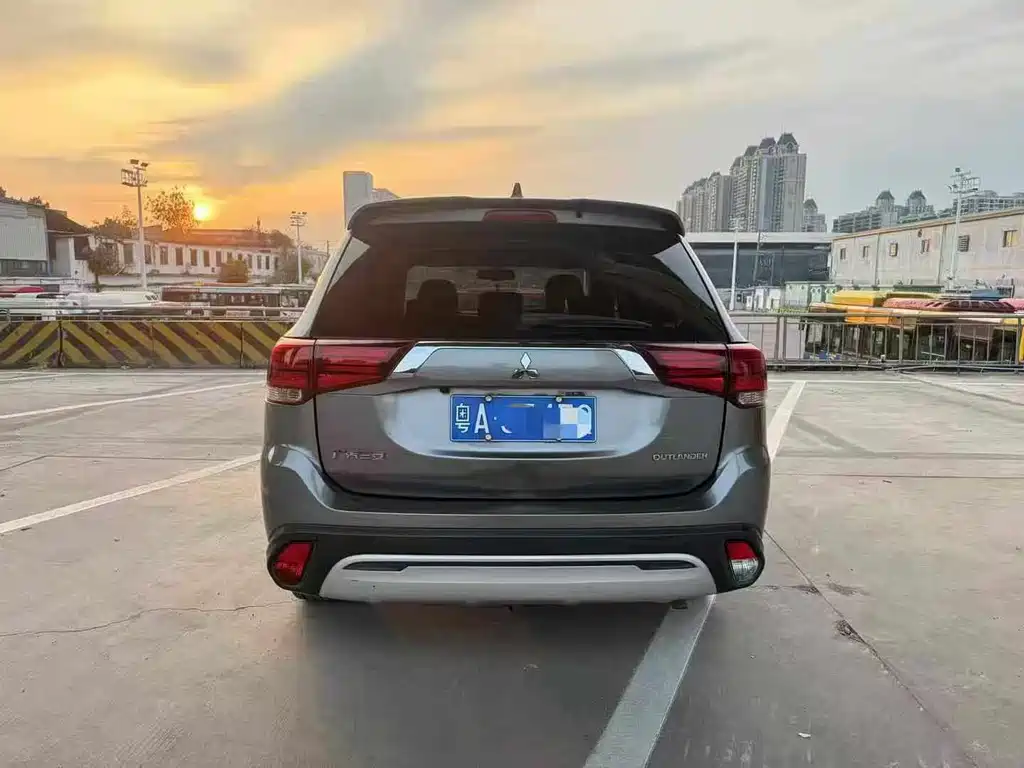 Mitsubishi Outlander 2019 — фото 4