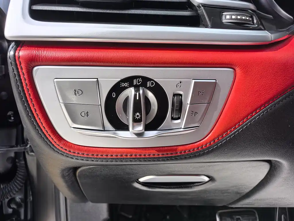 BMW 7 Series 2018 — фото 12