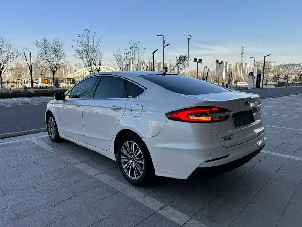 Ford Mondeo New Energy 2020 — фото 4
