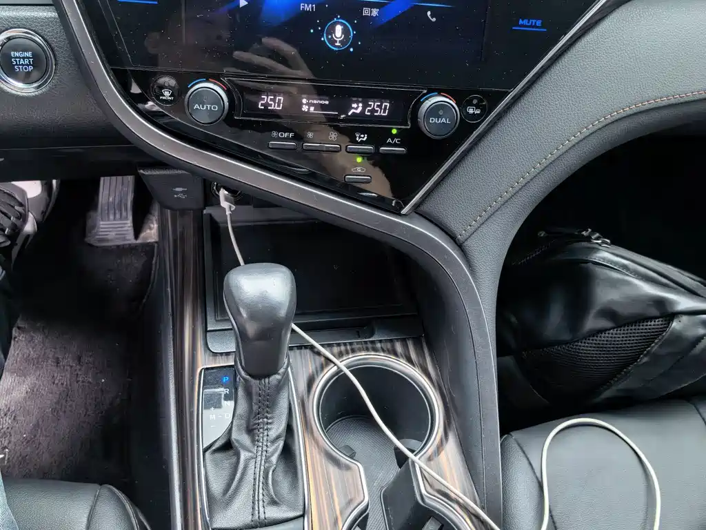 Toyota Camry 2019 — фото 14