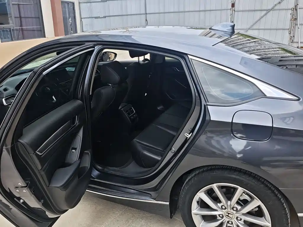 Honda Accord 2023 — фото 11