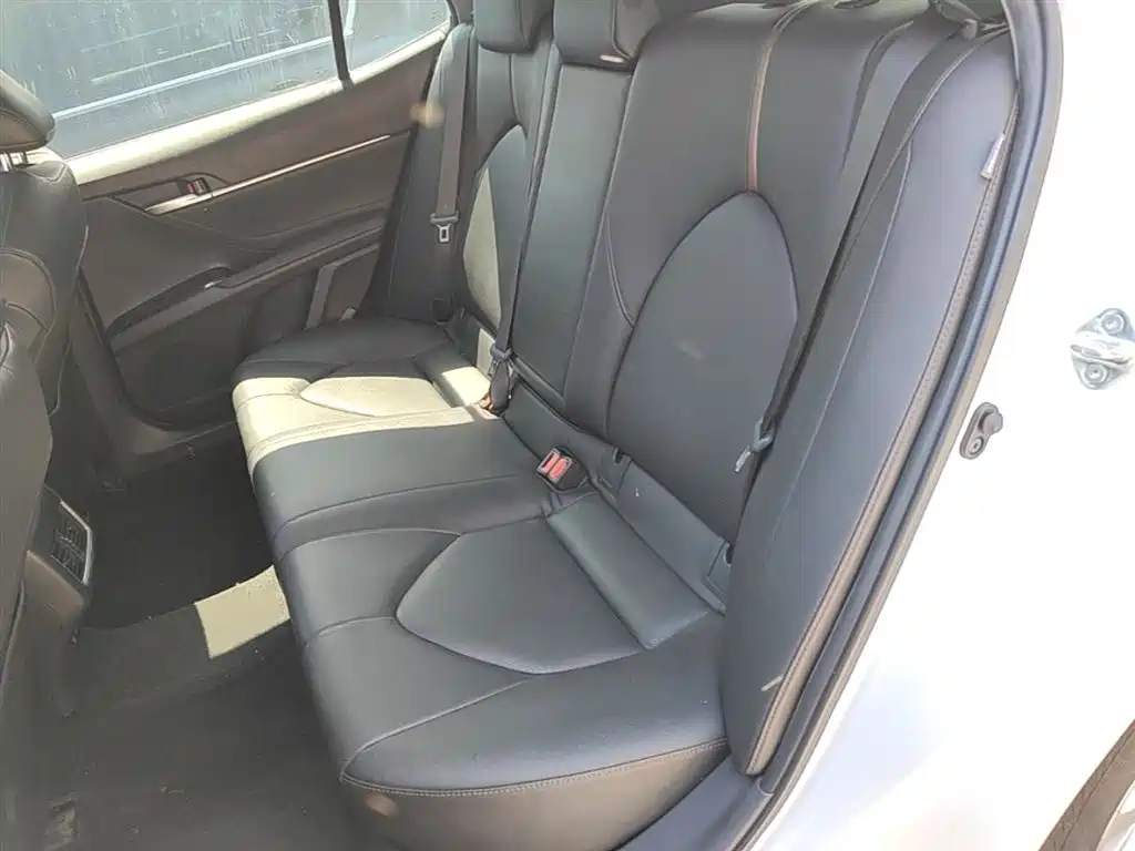 Toyota Camry 2022 — фото 13