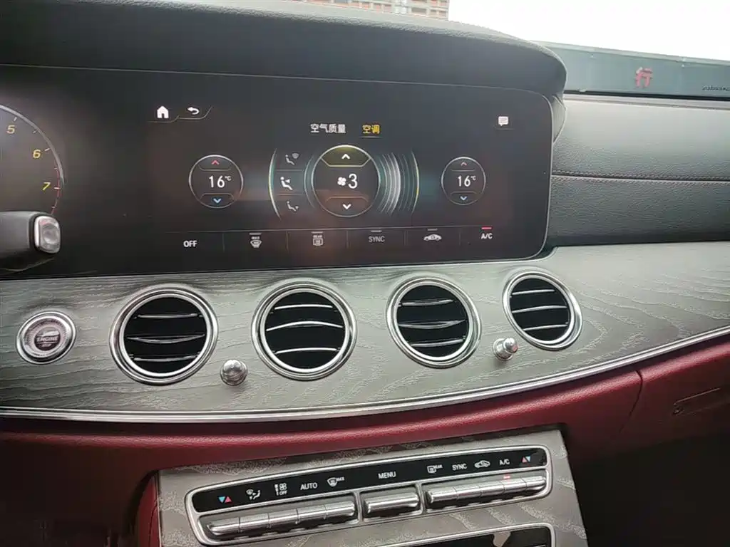 Mercedes-Benz E-Class 2023 — фото 13