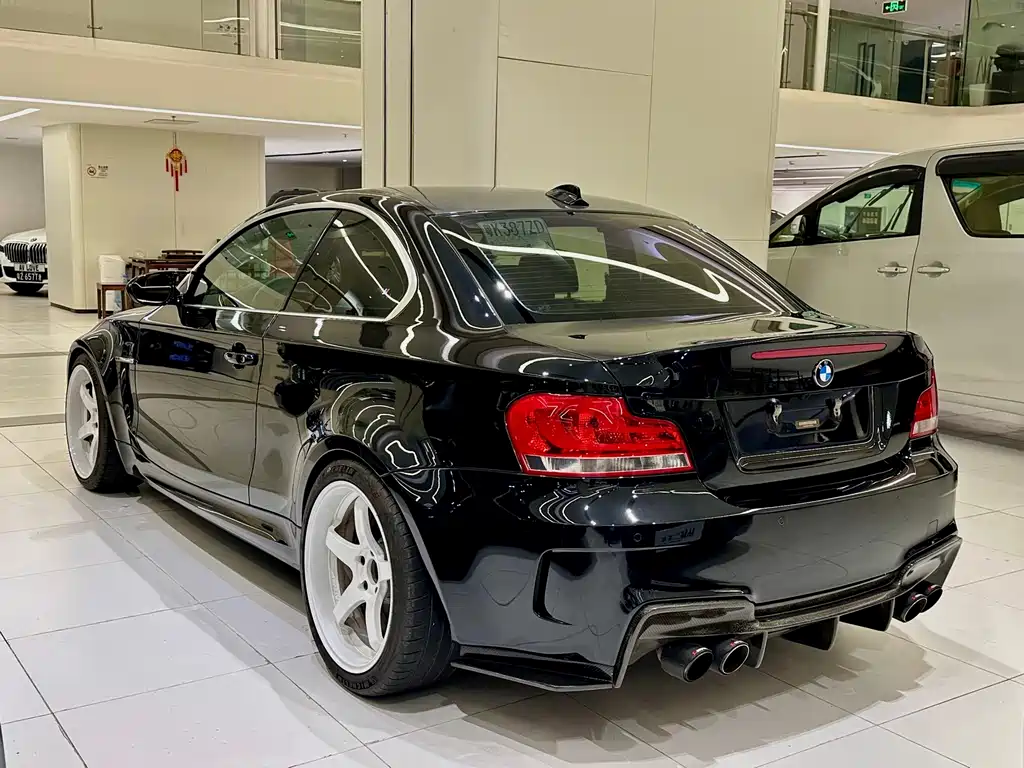 BMW 1 Series M 2012 — фото 14