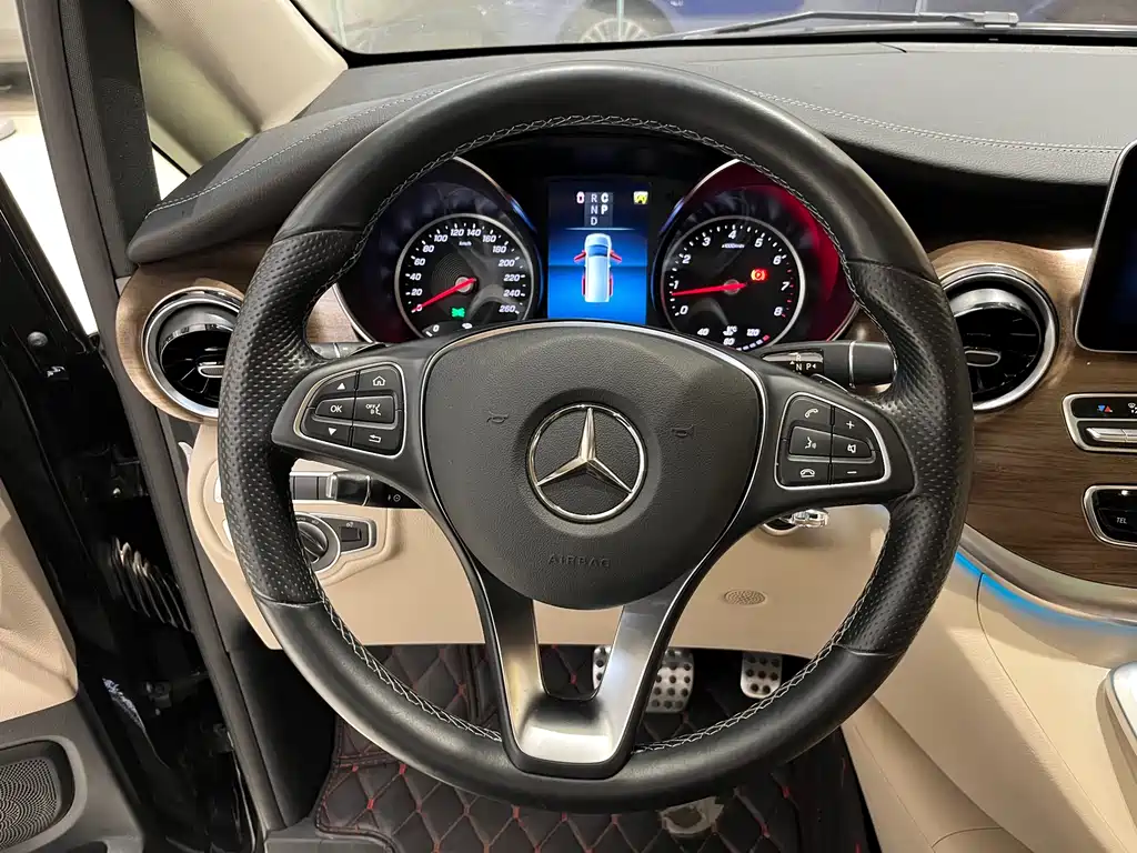 Mercedes-Benz V-Class 2022 — фото 13