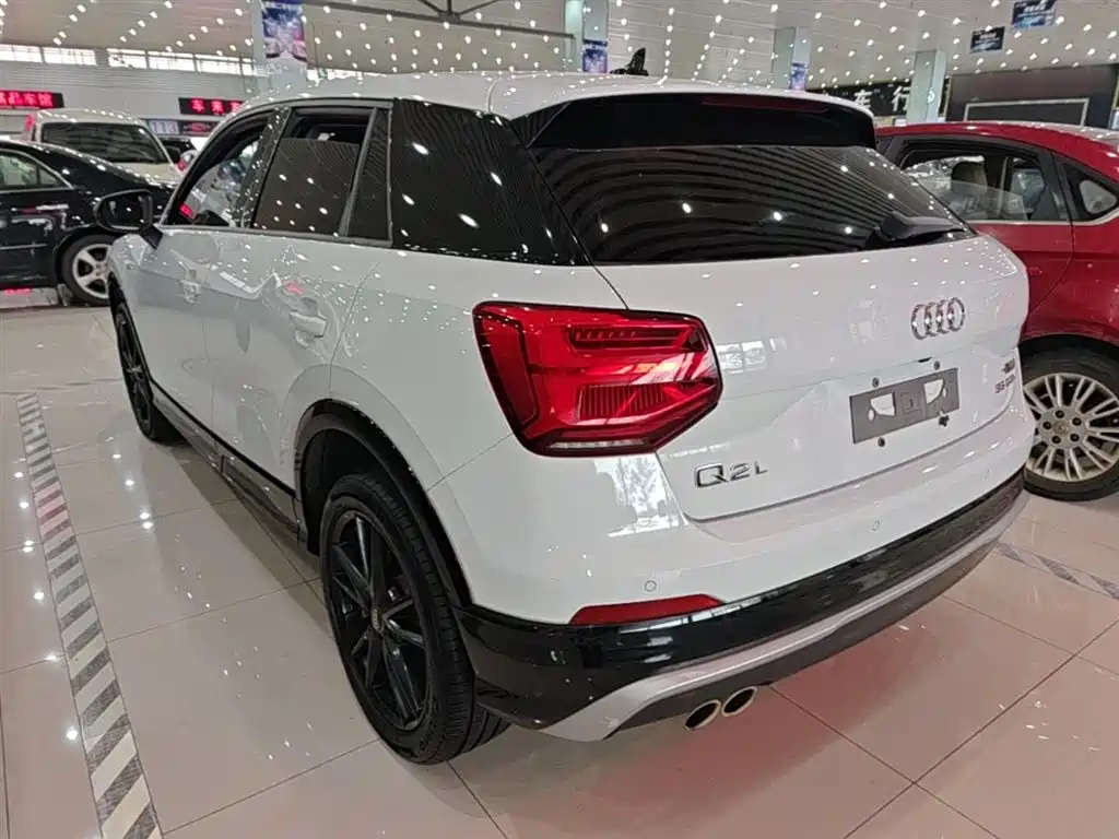 Audi Q2L 2019 — фото 5