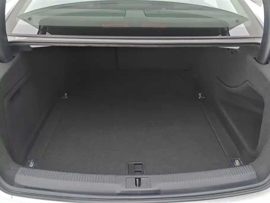 Audi A4L 2016