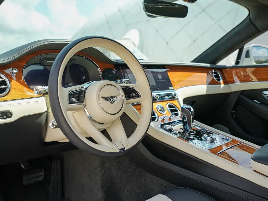 Bentley Continental 2021 — фото 14