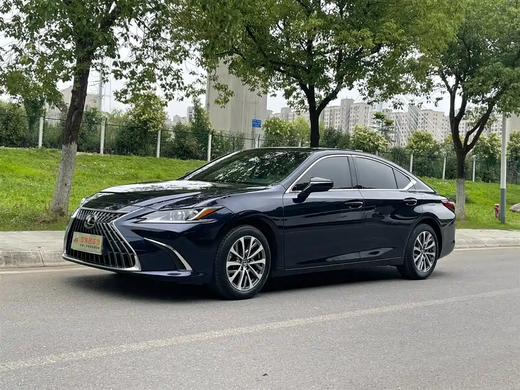 Lexus ES 2023 — фото 1