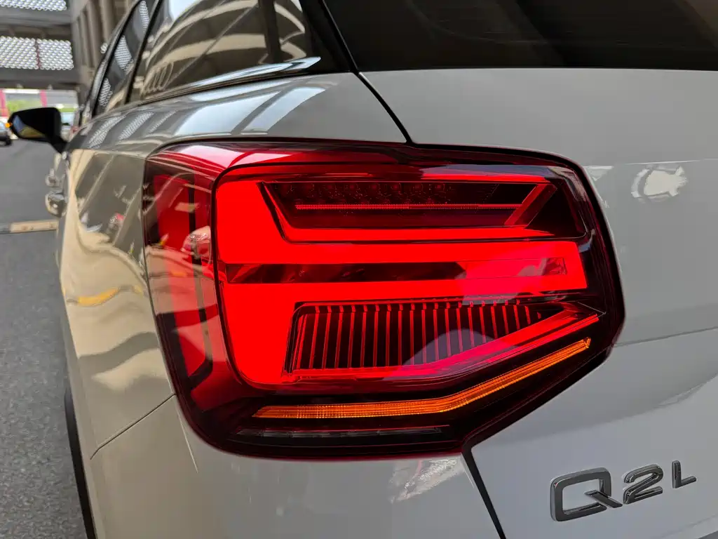 Audi Q2L 2023 — фото 24