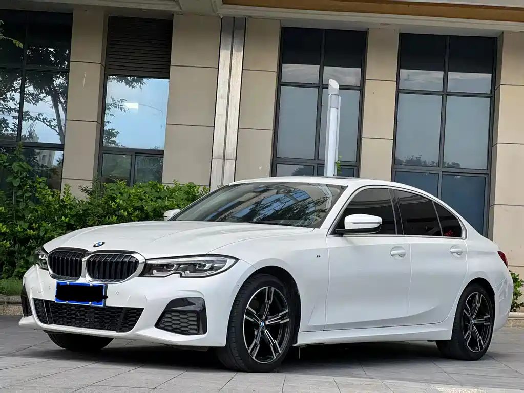 BMW 3 Series 2019 — фото 1