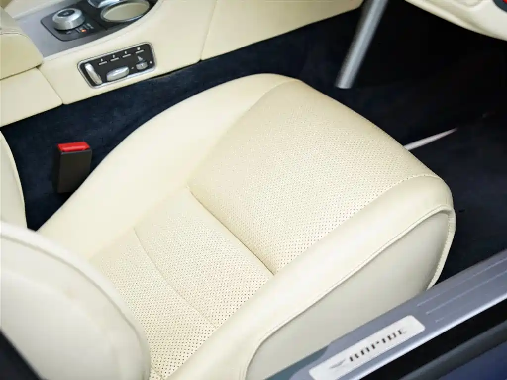 Aston Martin Rapide 2011 — фото 46