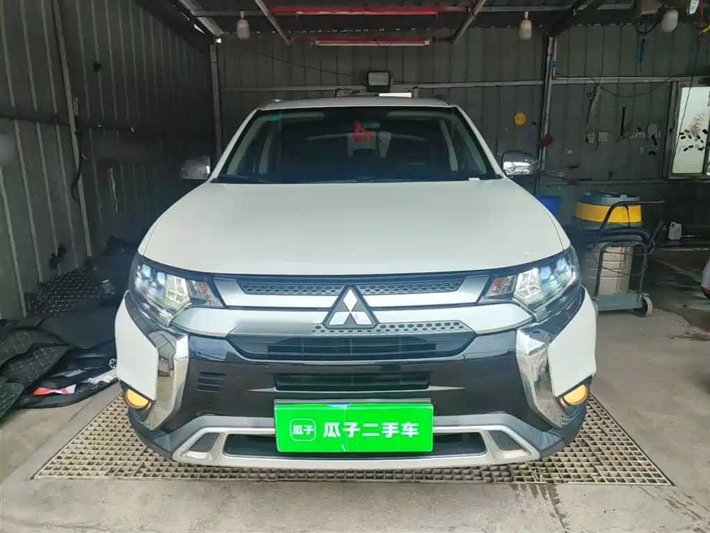 Mitsubishi Outlander 2019 — фото 3