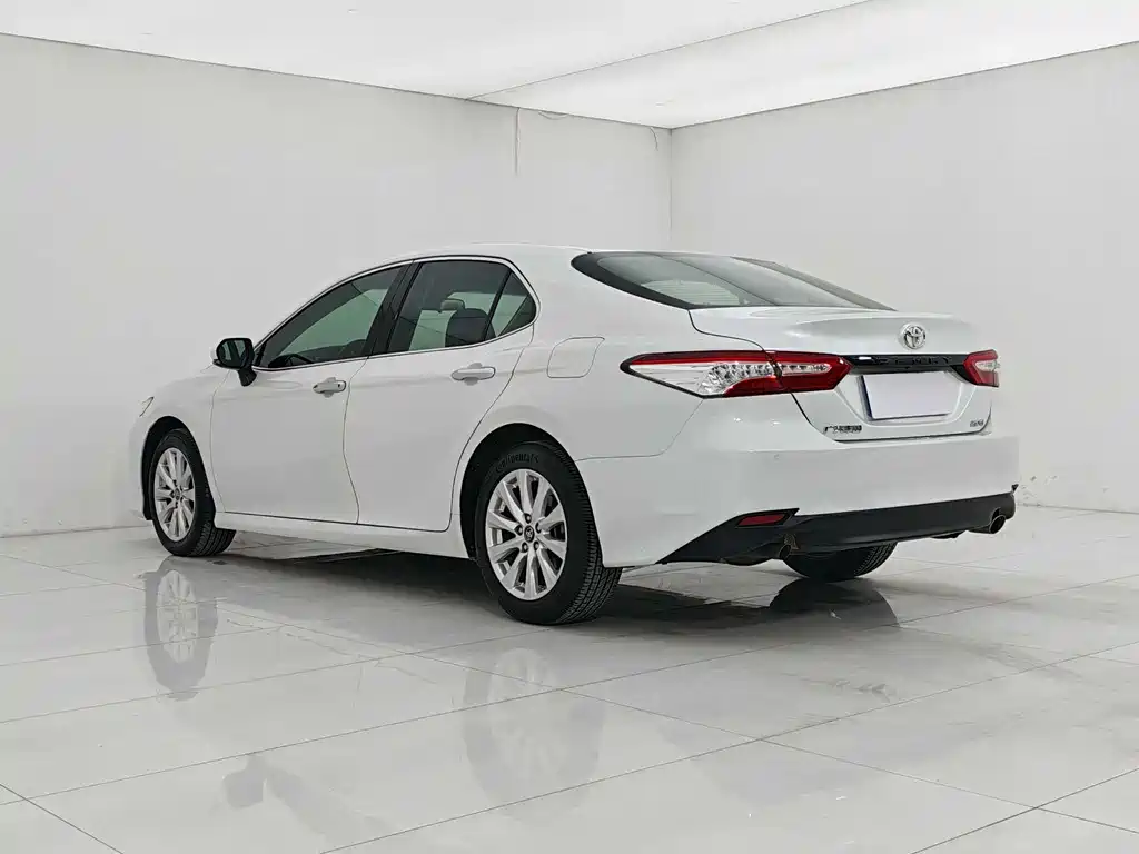 Toyota Camry 2020 — фото 2