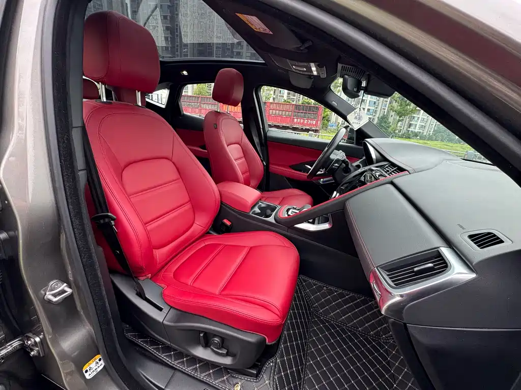 Jaguar E-PACE 2023 — фото 11