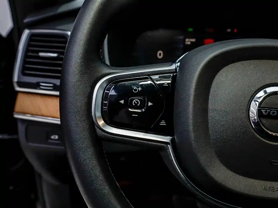 Volvo XC90 2023 — фото 27