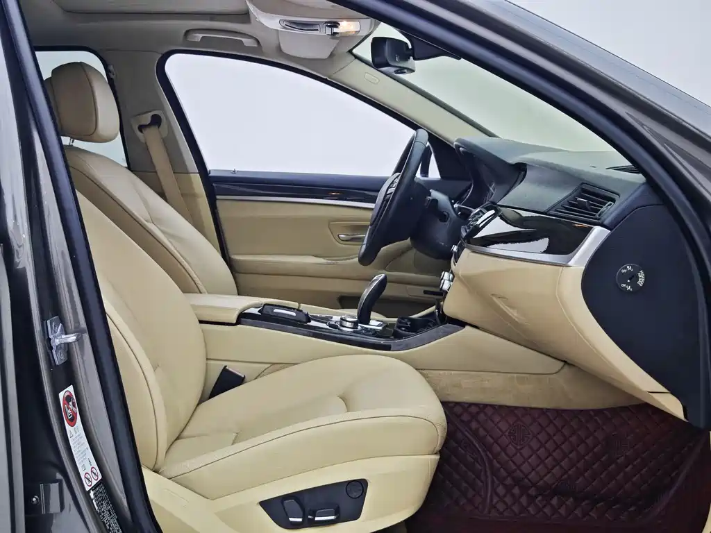 BMW 5 Series 2012 — фото 10