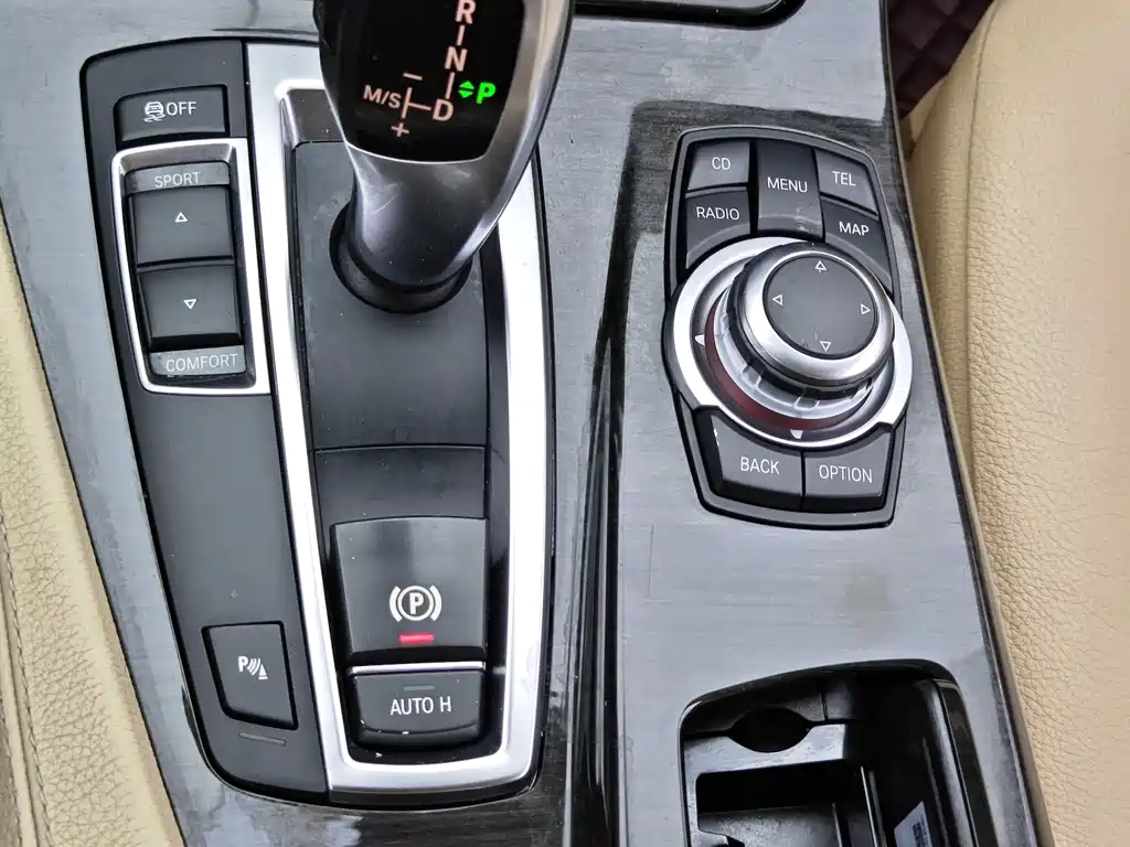 BMW 5 Series 2012 — фото 19