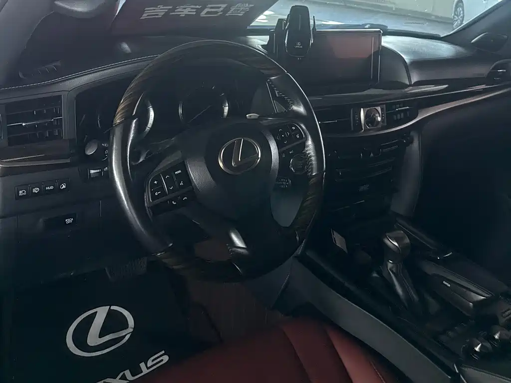 Lexus LX 2017 — фото 9