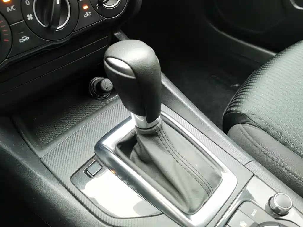 Mazda 3 Axela 2016 — фото 13