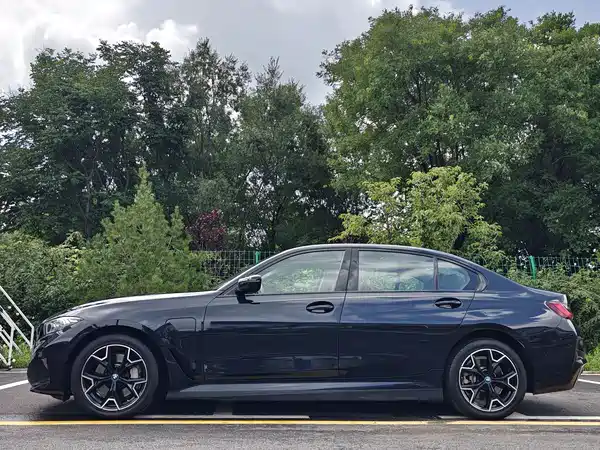 BMW i3 2024