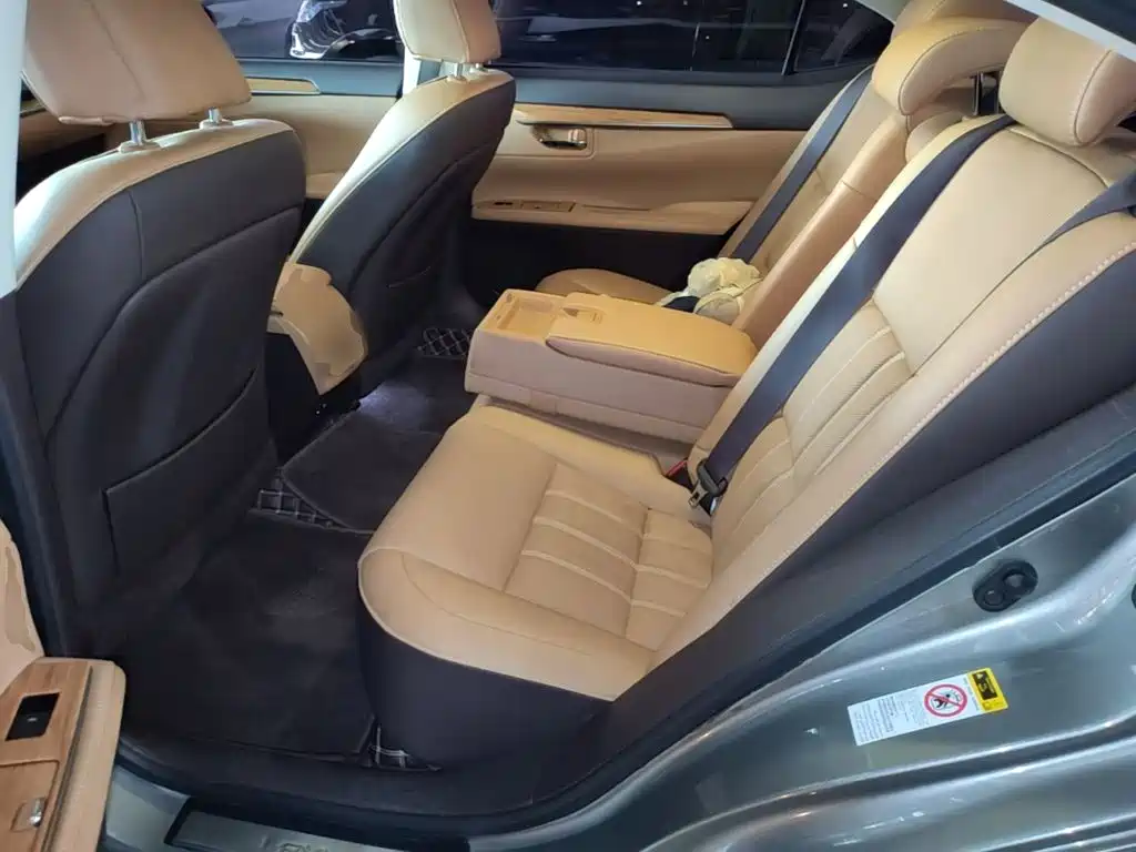 Lexus ES 2018 — фото 17