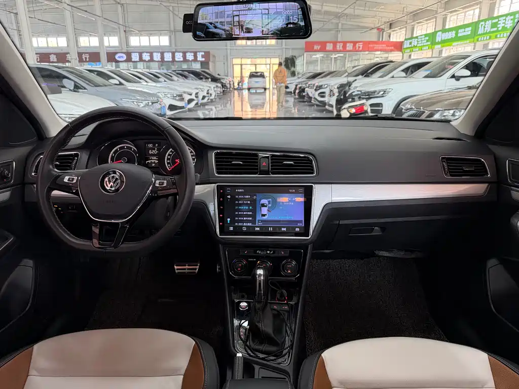 Volkswagen Cross Lavida 2017 — фото 14