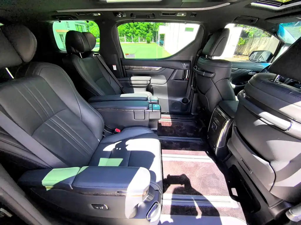 Toyota Alphard 2021 — фото 22