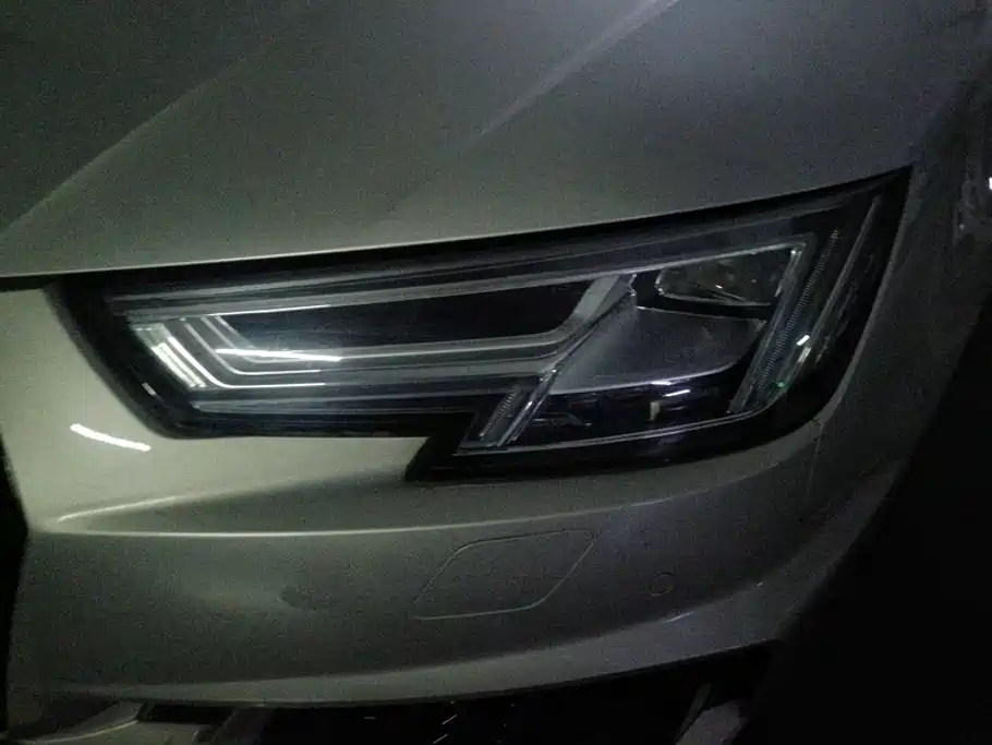 Audi A4L 2018
