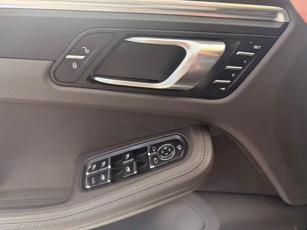 Porsche Macan 2016 — фото 13