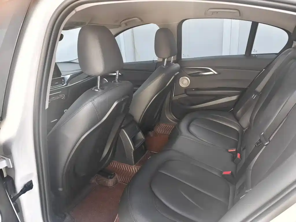 BMW 1 Series 2021