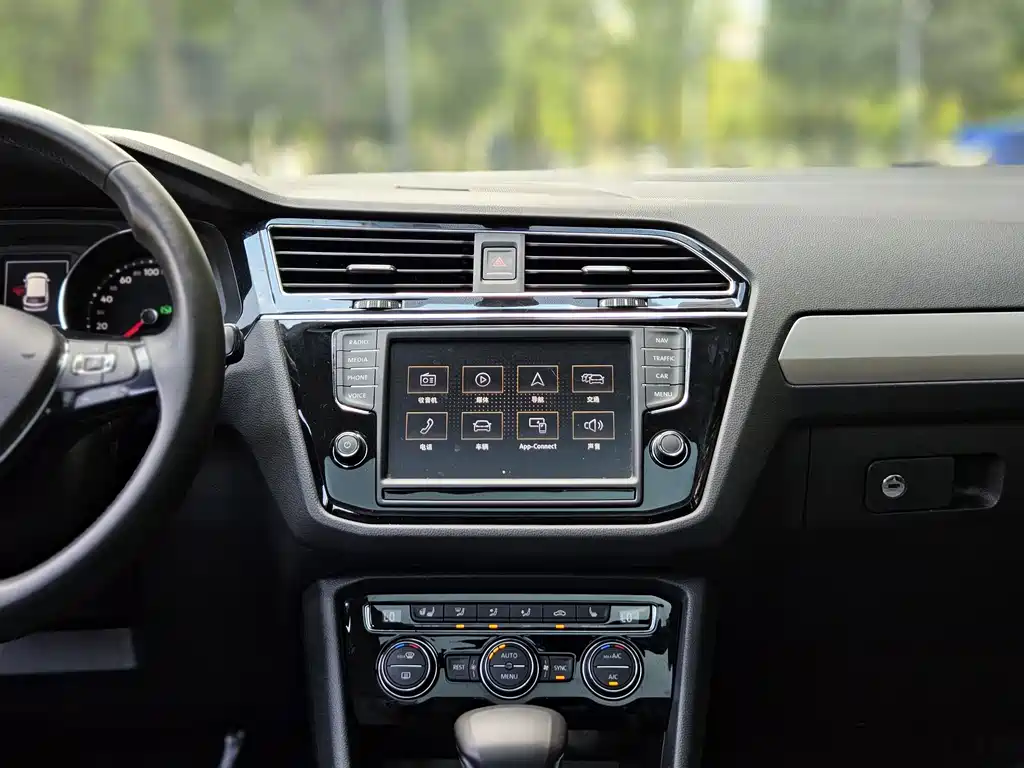 Volkswagen Tiguan L 2018 — фото 23