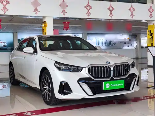 BMW i5 2025