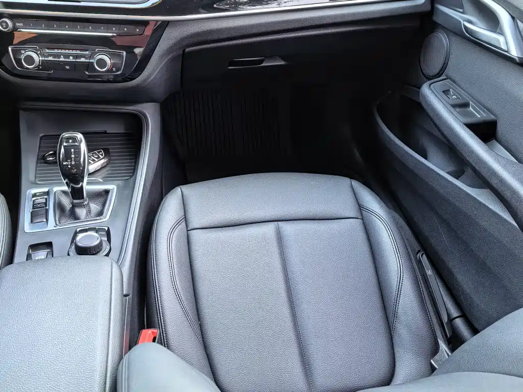 BMW 1 Series 2020 — фото 11