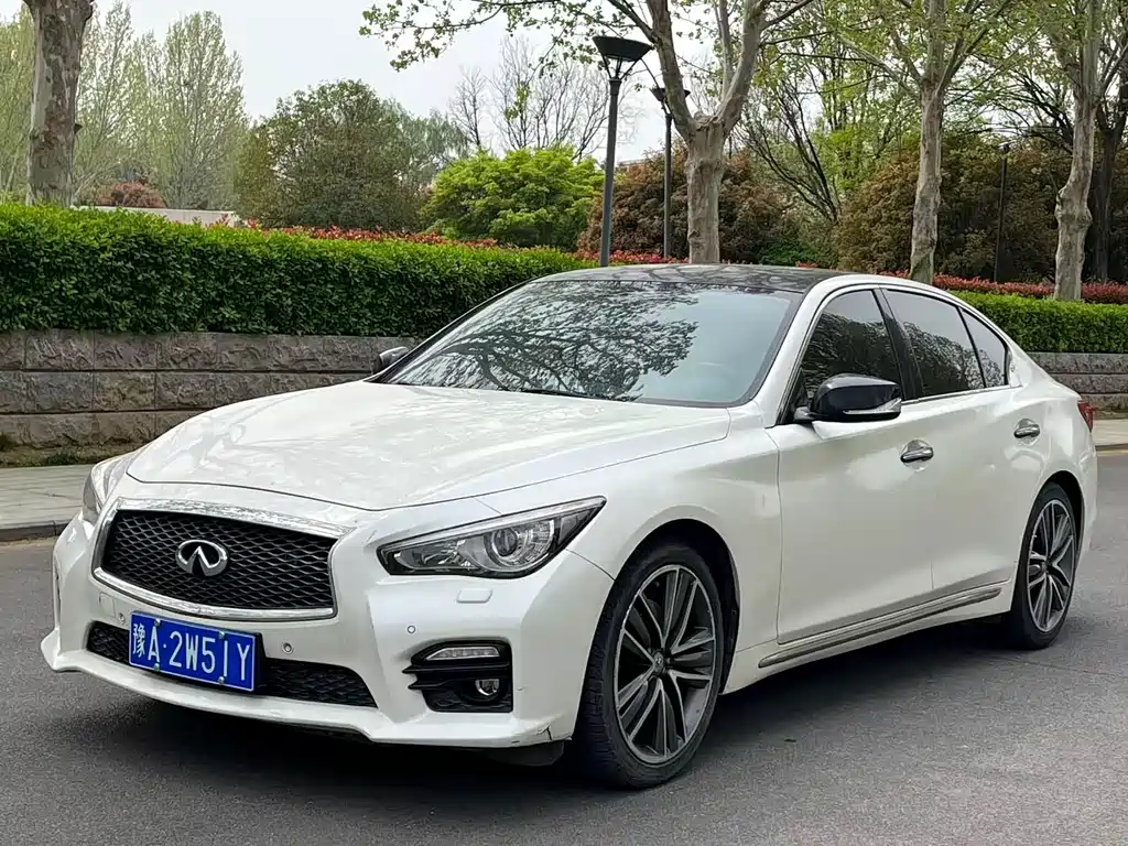 Infiniti Q50L 2015