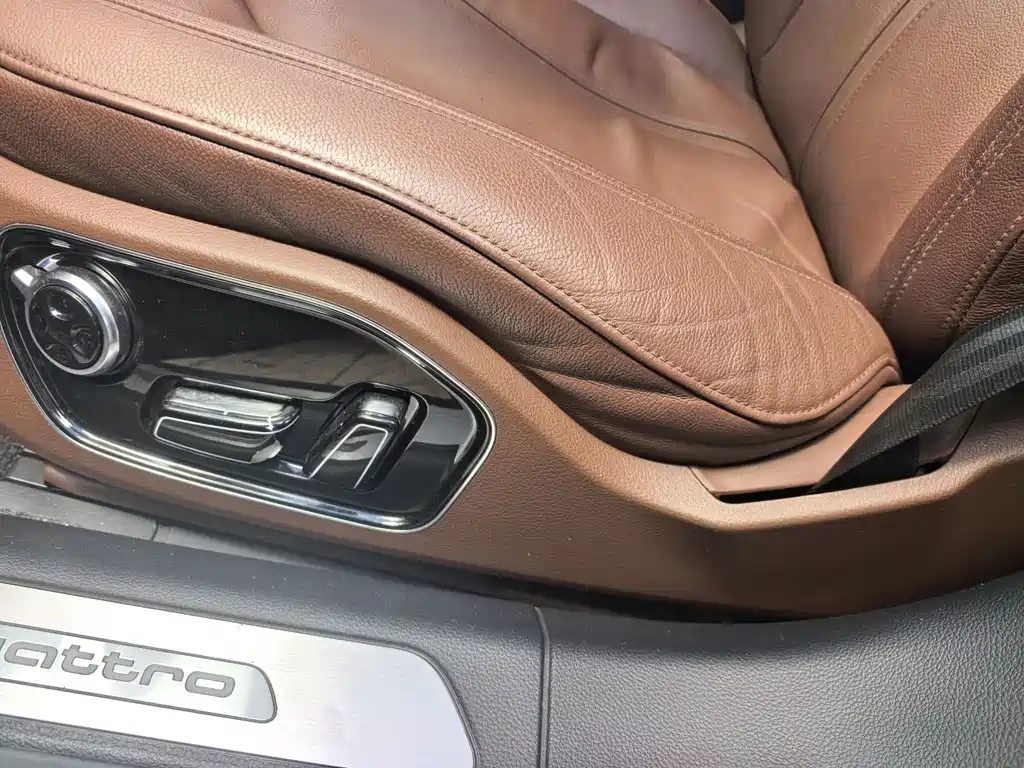 Audi A8 2015 — фото 8