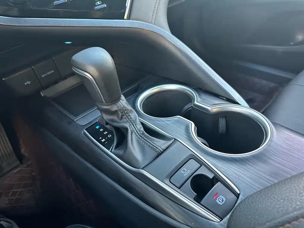 Toyota Camry 2022 — фото 14