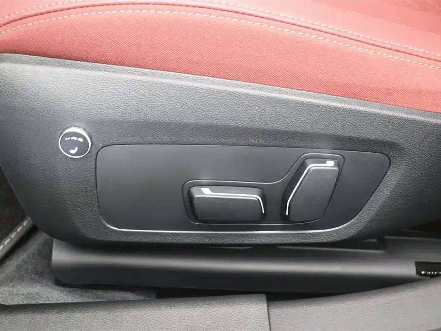 BMW 3 Series 2025 — фото 12