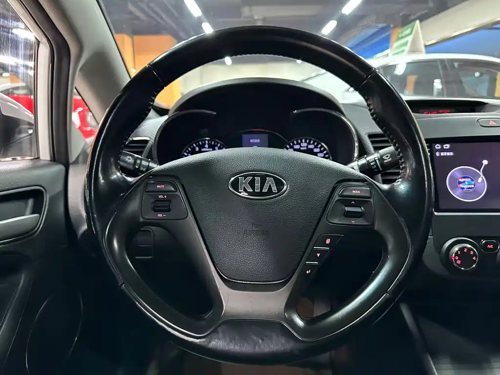 Kia K3 2015 — фото 10