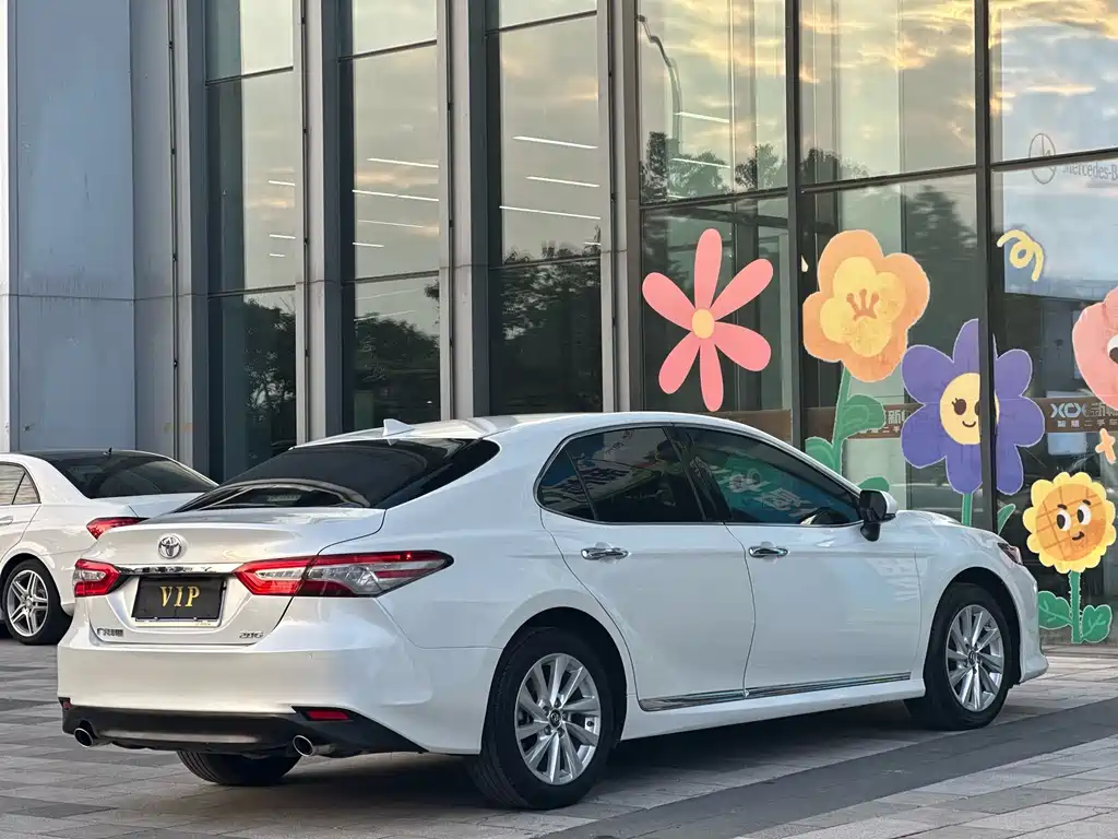 Toyota Camry 2022 — фото 19