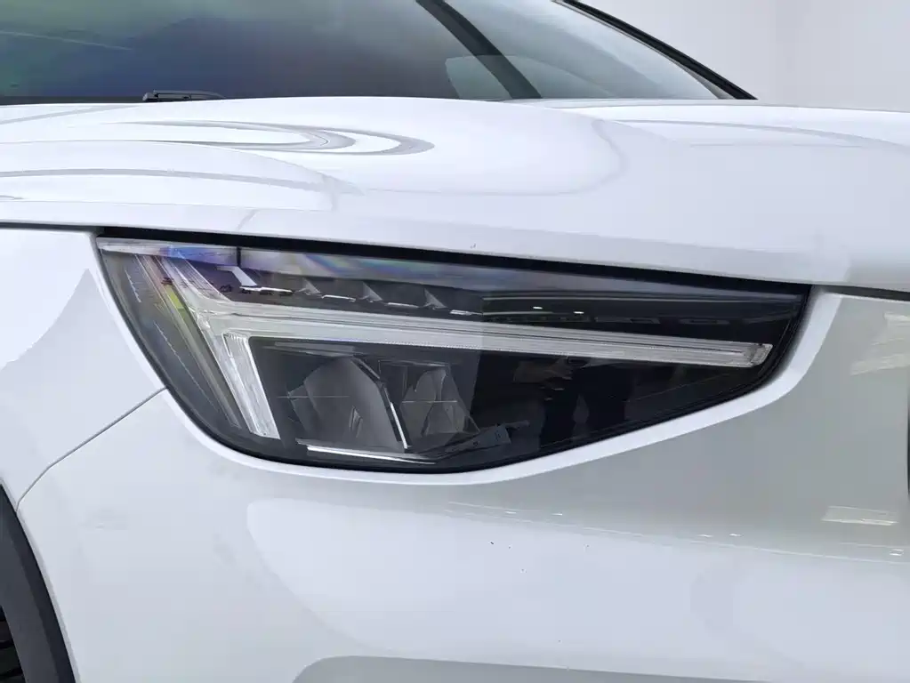 Volvo XC40 2023 — фото 29