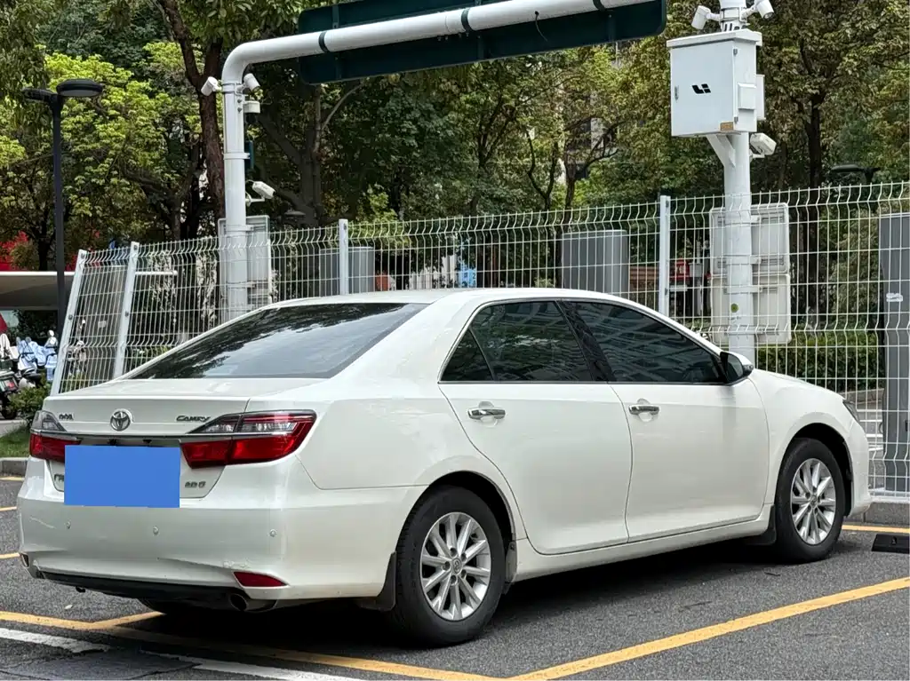 Toyota Camry 2017 — фото 5